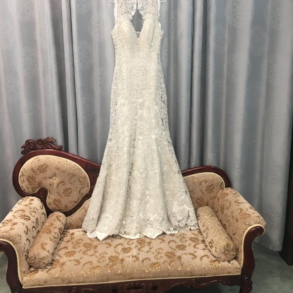 New Wedding Dress, Allure Couture Vintage Lace, BLING Small Size 8, Sexy Fitted - Picture 16 of 16